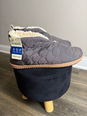 Dearfoams gray quilted women’s slippers